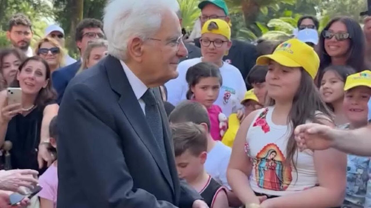 Mattarella riceve i più fragili ai giardini del Quirinale in occasione della Festa della Repubblica