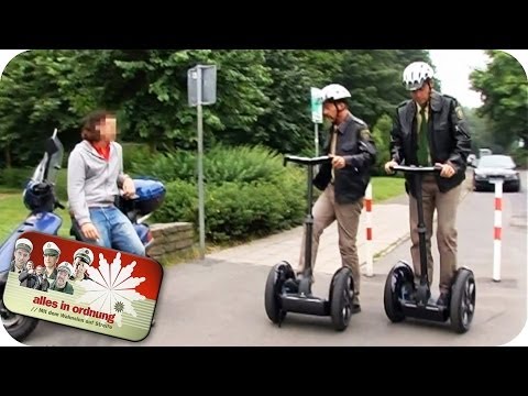 Polizist zerstört Roller | Alles in Ordnung