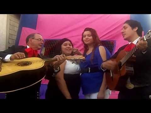 Los mariachis cantando Amor Eterno o Infierno jajaja
