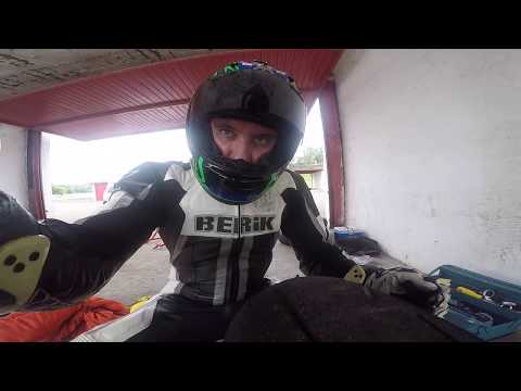 Track Day Guaporé ZX6-R - Camera acima pneu traseiro - escapamento dando estouros