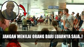 Download lagu SATU BANDARA BAPER! KAKEK KUMUH INI SUKSES MEMBUAT SEMUA ORANG TERPESONA SAAT MEMAINKAN PIANO❗ mp3