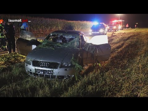Verkehrsunfall in Bad Wimsbach-Neydharting endet nach Schneise durch Maisfeld im angrenzenden Feld