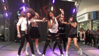 School Gyrls - Going to the Mall (LIVE)