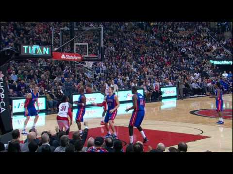 Lowry Finds Ross for the Alley-Oop Slam