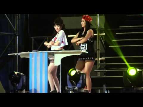 130901 MC YulTi dancing to Loving U (1)