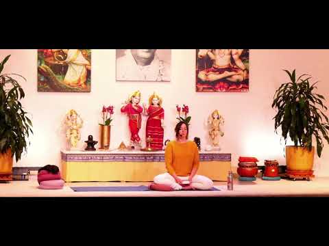 YOGA Mittelstufe "Im Gleichgewicht" mit Sarada - Yoga Vidya Ashram Live - 16:15 Uhr 16.11.2021
