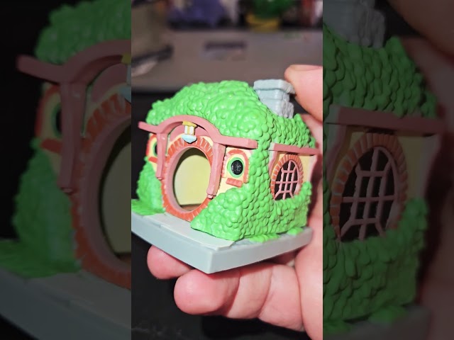 Vídeo relacionado con Funko Bitty Pop! Town: The Lord of The Rings - Frodo Baggins & The Shire - Figura de Vinilo Coleccionable - Idea de Regalo - Mercancía Oficial - Juguetes para niños y Adultos