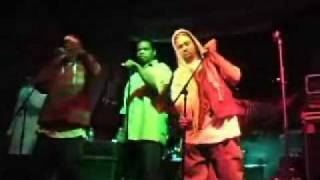 Bone Thugs-N-Harmony-  iTunes Show See Me Shine live (new bizzy verse)