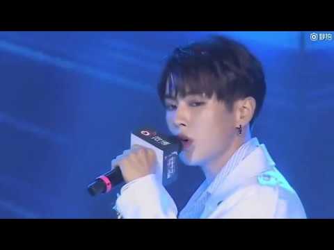 Wenhan's live performance at 2017 TV Online Video Influence Ceremony 170926