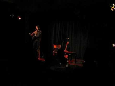 Nils Koppruch liest R. Brautigan "2 Typen steigen aus einem Auto" und singt "Irgendwann Regen"