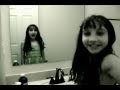 video de miedo - niña en el espejo 