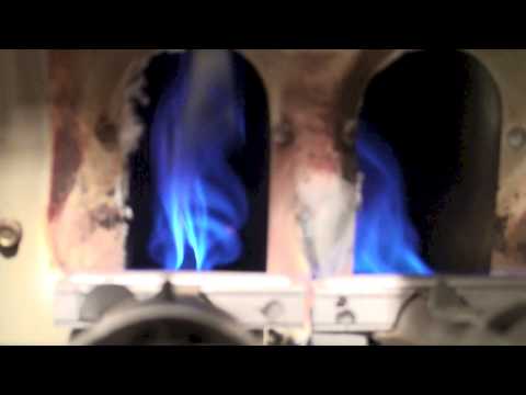How to set the primary air adjustment of a gas furnace