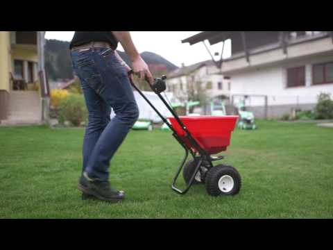 Den Rasen richtig düngen