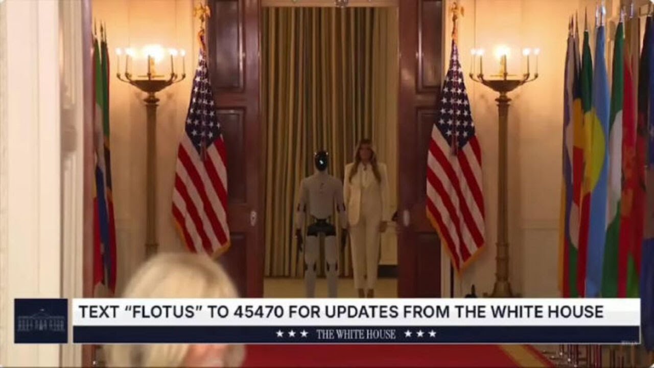 Melania Trump al vertice tech a Washington sfila con il robot umanoide "Numero 3"
