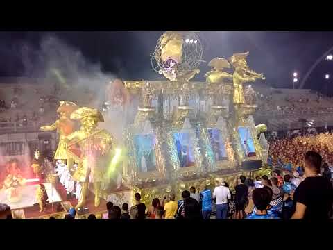 Início do desfile da Tom Maior 2018