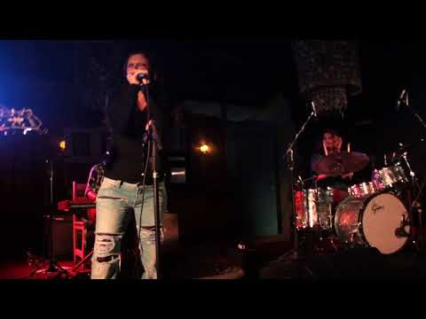 ALEX SANDRINO – The Baggios feat Patricia Polayne