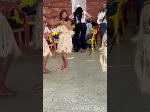 INDÍGENAS ARAUCANOS BAILANDO UNA DANZA EN TAME ARAUCA.!!!