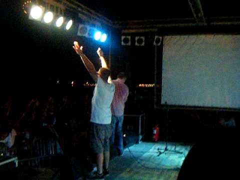 2Fingerz feat Dargen D'Amico - Giorno n' nite + Banana Frullata (Live @ Poetto Cagliari)