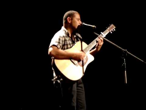Fernando Anitelli Trio - Perto de Você - Teatro Lauro Gomes