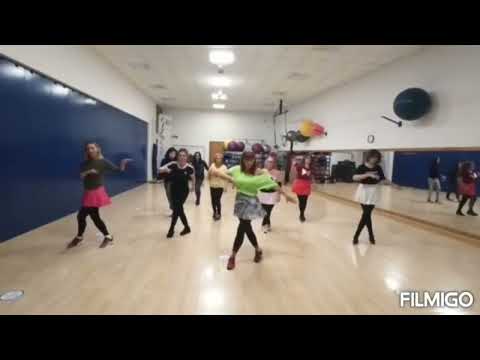 La Rappresentante di lista ciao ciao  👋 Balli di gruppo 2023 💃visto anche  da dietro.❤