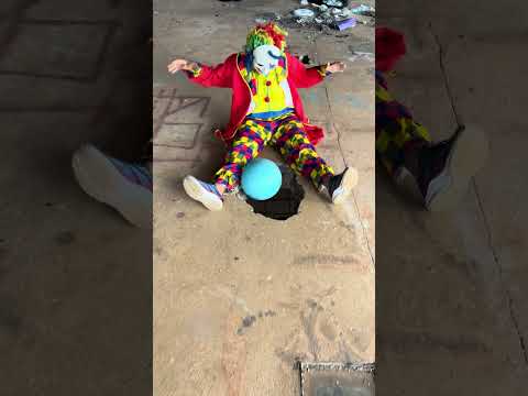 JOGUEI A BOLA NO BURACO