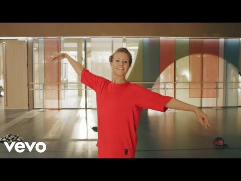 Cosmic Moon - Chin Up (From "Find Me In Paris"/Official Lyrics Video)