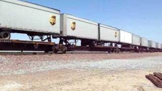 preview picture of video 'BNSF 726 piggyback intermodal east [HQ]'