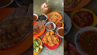 Download lagu Warung Di Tengah Hutan, Masuknya Susah Tapi Rame Banget! #shortvideo #kuliner #food mp3