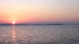 preview picture of video 'View of the rising sun from Sumoto Spa. / 洲本温泉からの日の出風景'