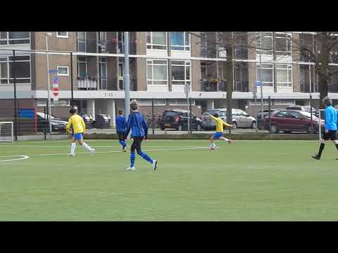 Dan scoort Vechtzoom met een prachtig schot, 0-1.