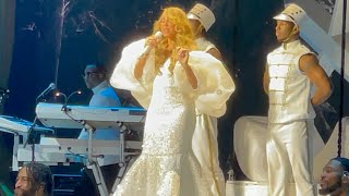 Mariah Carey “Hark! The Herald Angels Sing/Gloria” (Live in St Louis, MO 11/29/2024)