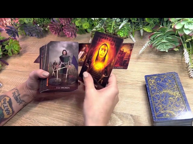 Vídeo relacionado con Amigurumi Tarot: Tarot del Amor cartas, Almas Gemelas, Nuevo Amor tarot para Principiantes con significados, fácil e intuitivo, Guía y Video Curso de regalo 5 idiomas, Oráculo de Almas Gemelas