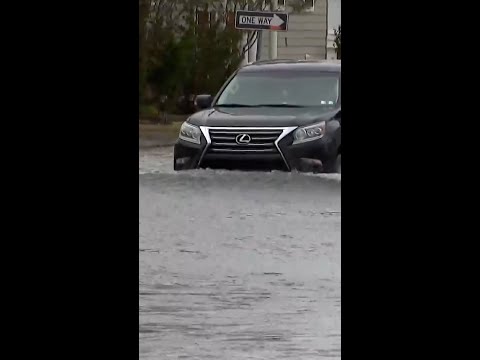 Nor'easter slams East Coast, bringing coastal flooding