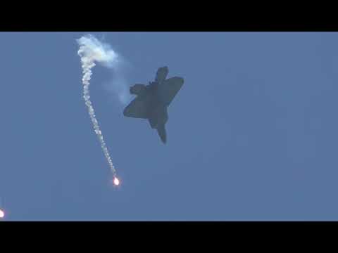 INSANE F-22 FALLING LEAF + FLARE MANEUVER!!!!! -- WINGS OVER WAYNE AIR SHOW 2023
