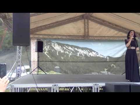 Simona Bănică - Flori de cântec port în piept (Live la Cănești)