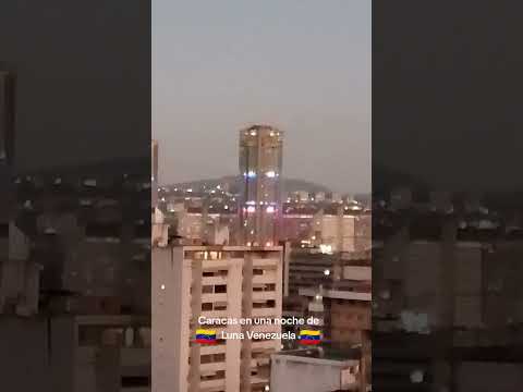 🇻🇪🌹 Caracas en una noche de Luna Distrito Capital Venezuela.