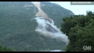 Impresionante derrumbe de la ladera de una montaña en los Alpes suizos