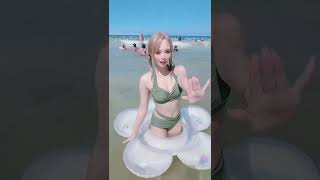 白肌の美女の笑顔、かわいい！