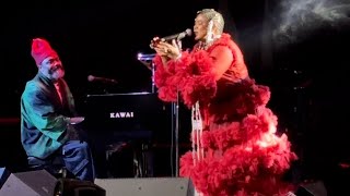 Download lagu Thandiswa Mazwai – Emini (Live in Sandton Convention Centre, Johannesburg, 2024) mp3