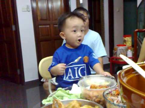 090125 03 Jaren enjoys durian cake