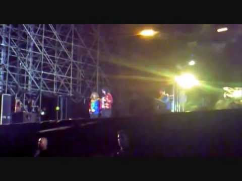 Caparezza ringrazia Diego al rock in rome