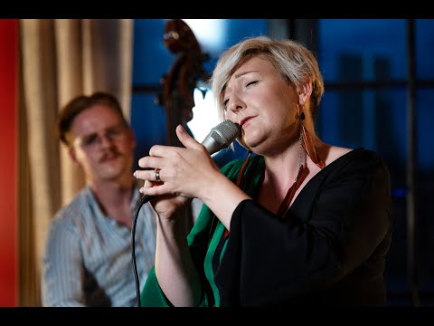 VOICINGERS ON TOUR: FRANCE - Anna Gadt