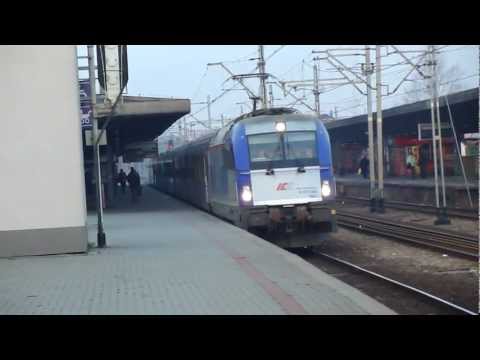 Ex "Klimczok" relacji: Bielsko Biała-Warszawa Wsch.odjeżdża ze stacji Katowice