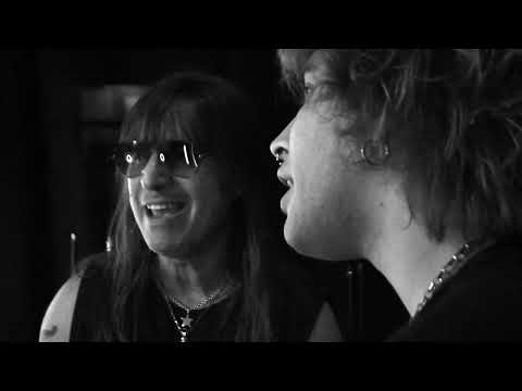 BARILARI'S   More Than Words,  versión Español). Canción de la mitica banda Extreme de los años 90'.