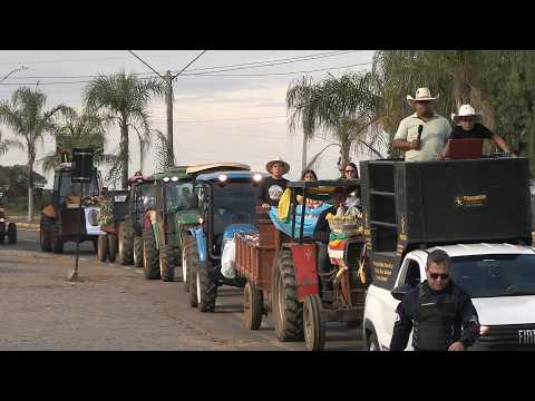 Fé e máquinas agrícolas marcam celebração da padroeira em Campos Gerais