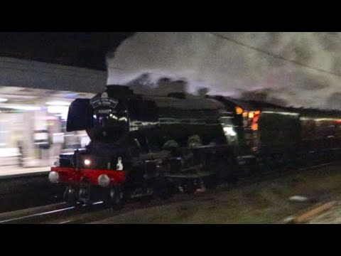 60103 Flying Scotsman flies through Durham at full speed! | The Festive Flying Scotsman | 14/12/25