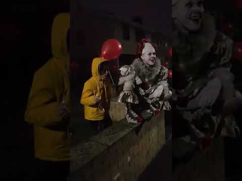 Man Scares Trick-or-Treaters With Terrifying Impression of Pennywise the Clown