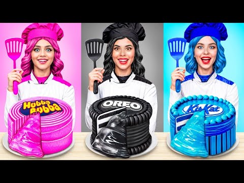 Desafío de Color Rosa VS Negro VS Azul | Desafío Cocinar con Comida de Un Solo Color por YUMMY JELLY