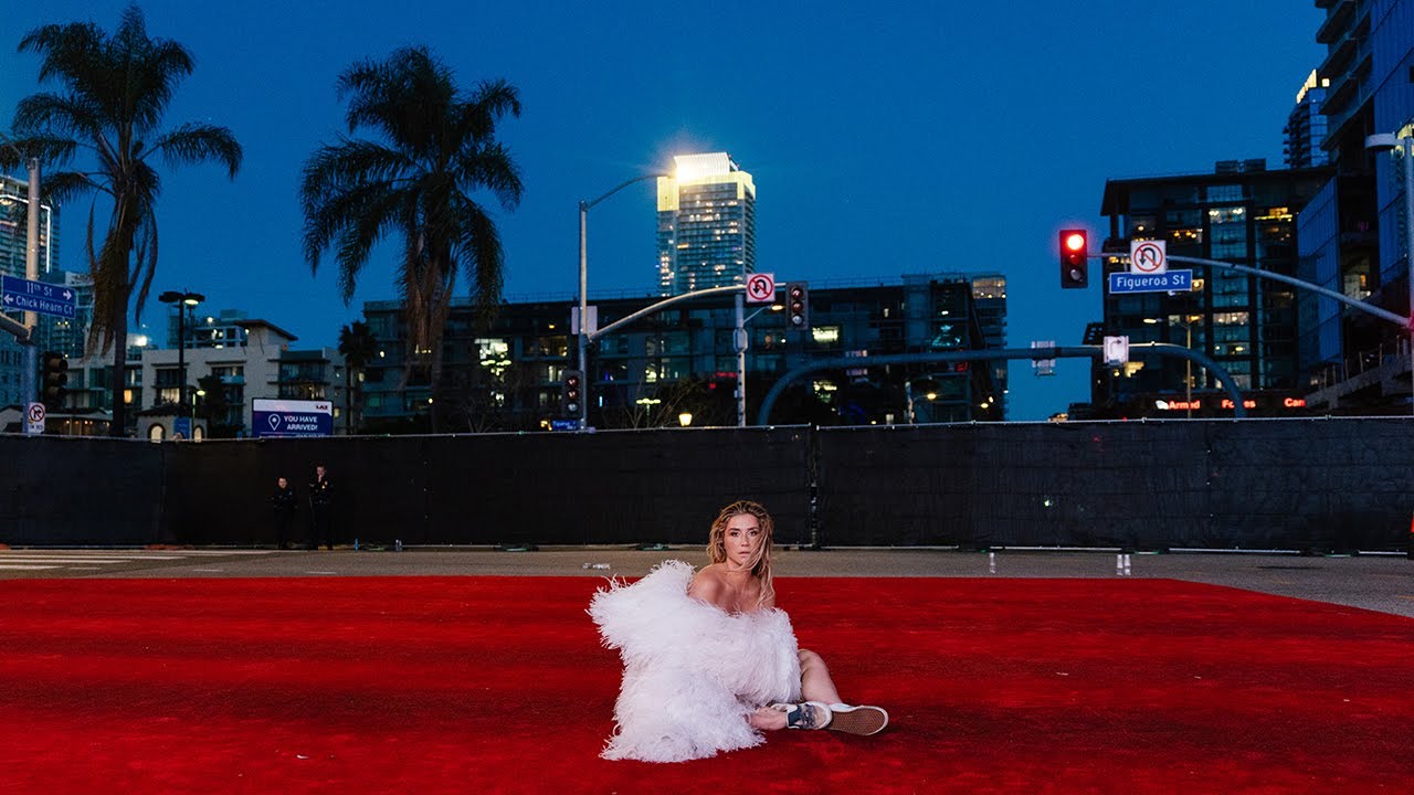 Kesha - RED FLAG.