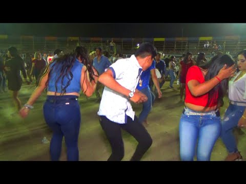Uyuyuyy Mamita linda se soltaron a bailar las guachas,( conchita del mar )| Ajuchitlan del Progreso